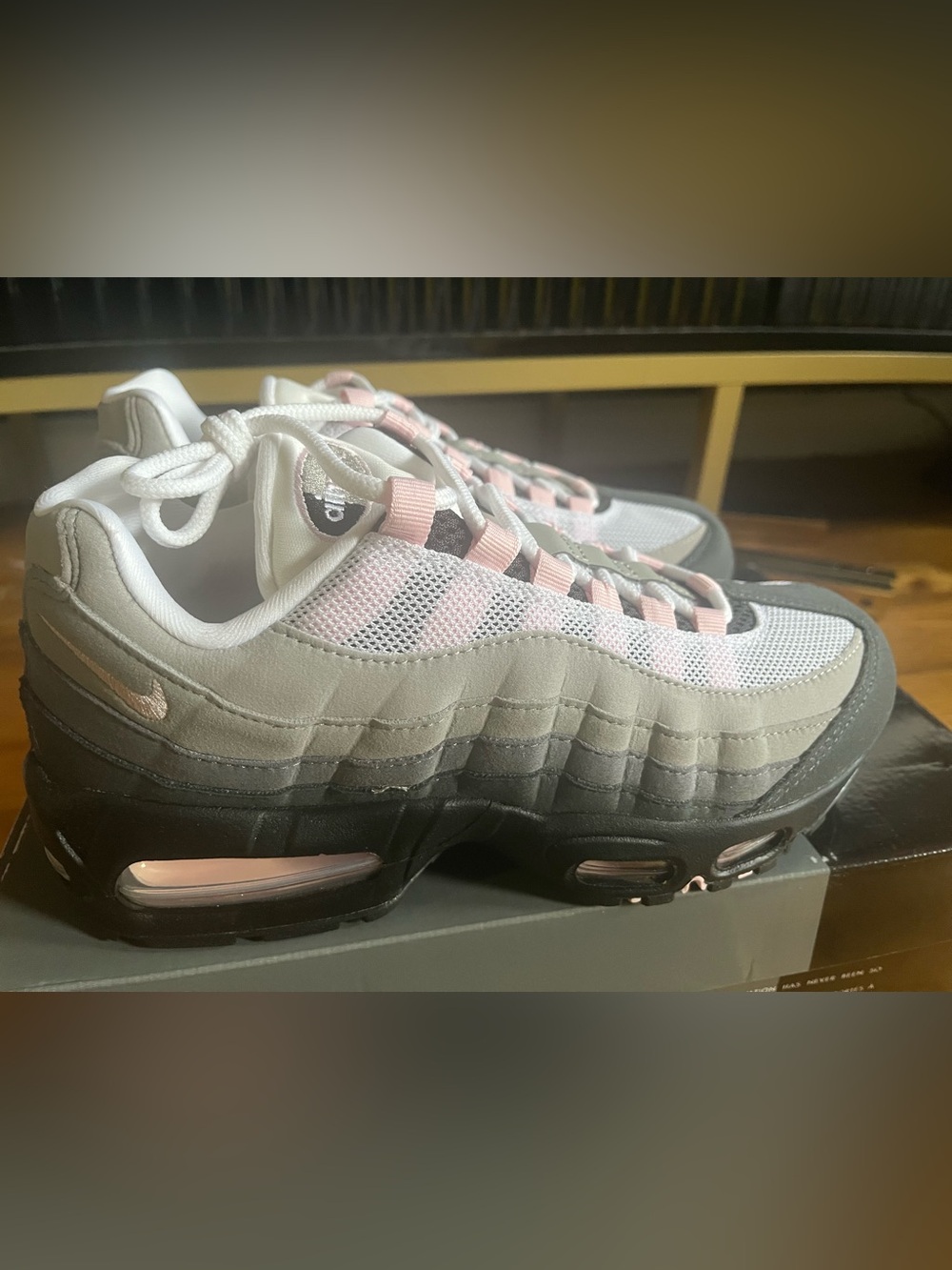 Nike AirMax 95 Women's Foam Pink Gradient Mesh Athletic Sneakers